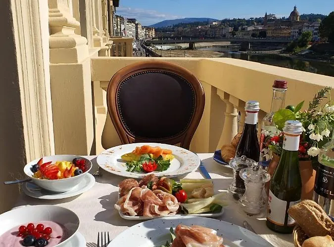 Lungarno Vespucci 50 4* Florenz